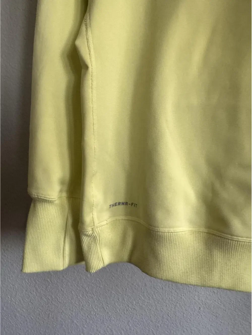 Nike Therma-FIT Hoodie Womens Large Yellow Pullover Sweatshirt Athletic